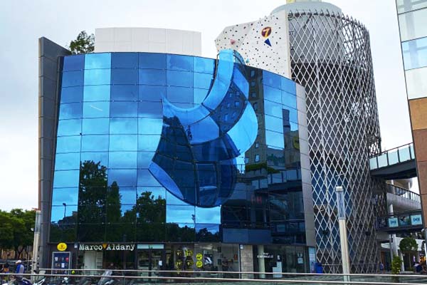 SOM Multiespai shopping mall interior