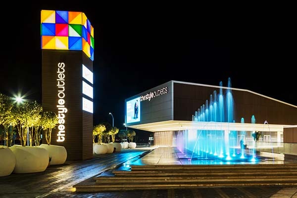 Viladecans The Style Outlets outdoor shopping area