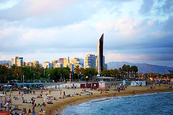 Nova Icària Beach promenade
