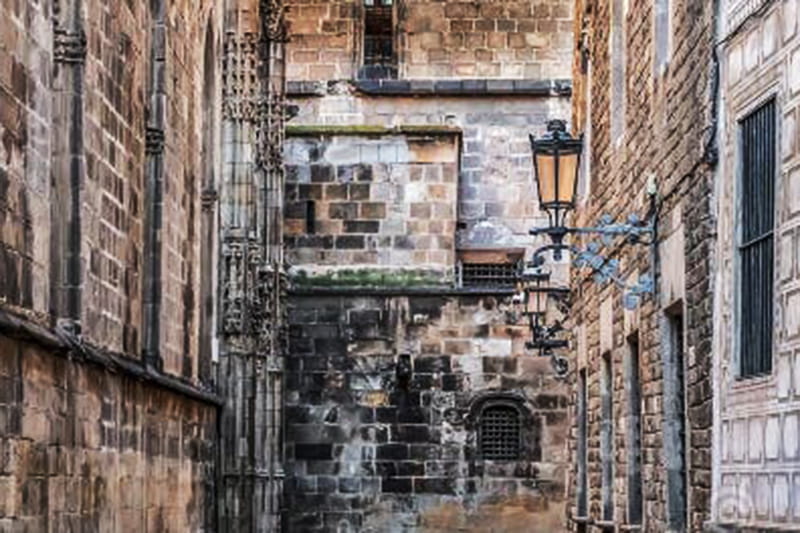 Narrow alley in Barcelona's Gothic Quarter